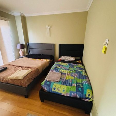 Room With Private Patio Next To Toronto Airport Mississauga Bagian luar foto