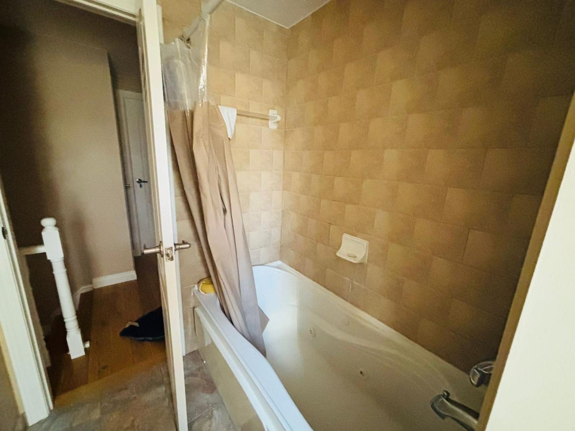 Room With Private Patio Next To Toronto Airport Mississauga Bagian luar foto